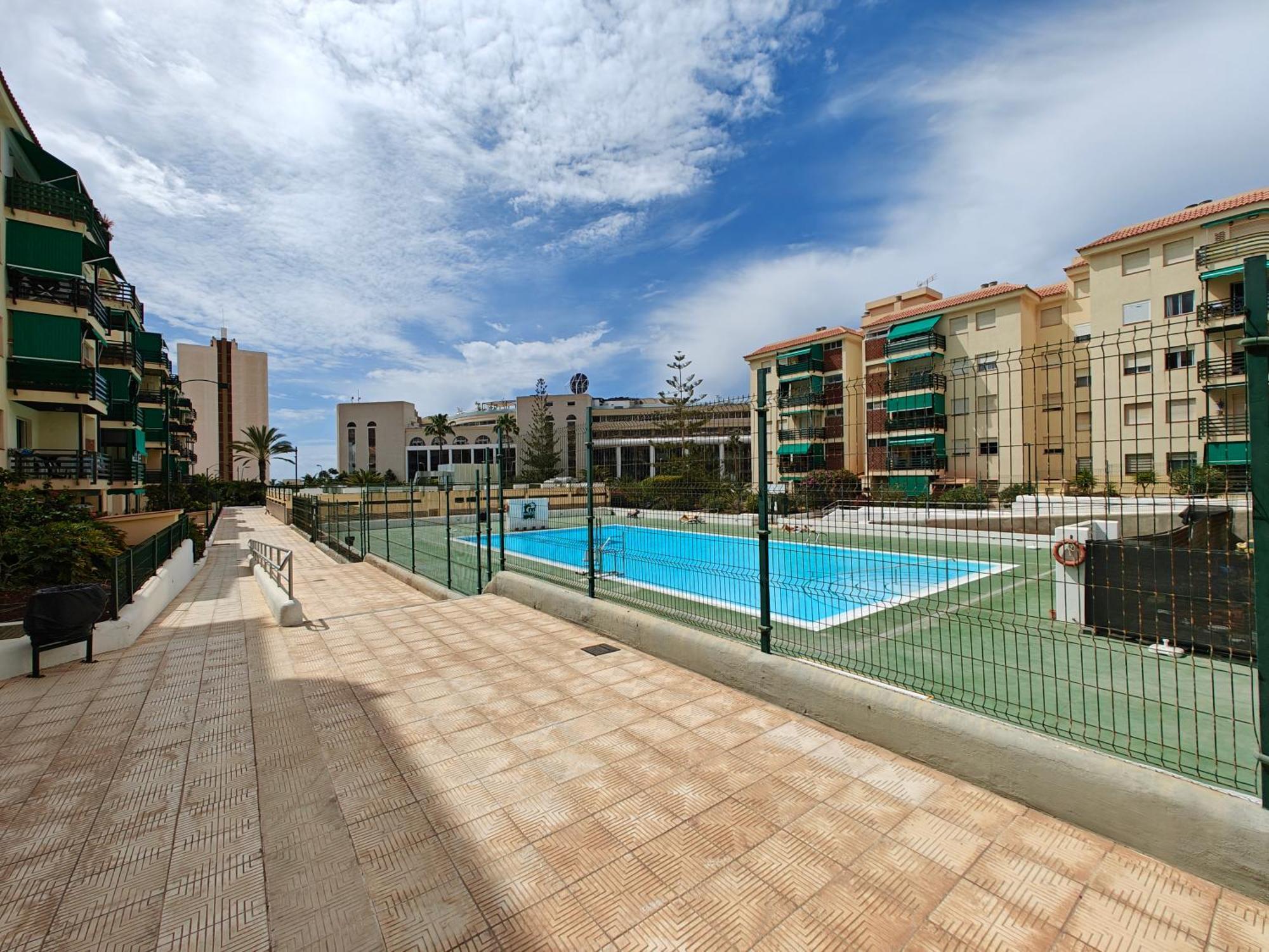Sun Apartment - 3 Bedrooms, Priv Parking, Pool, Ac, Tv Channels, Fibre Net Лос Кристианос Экстерьер фото
