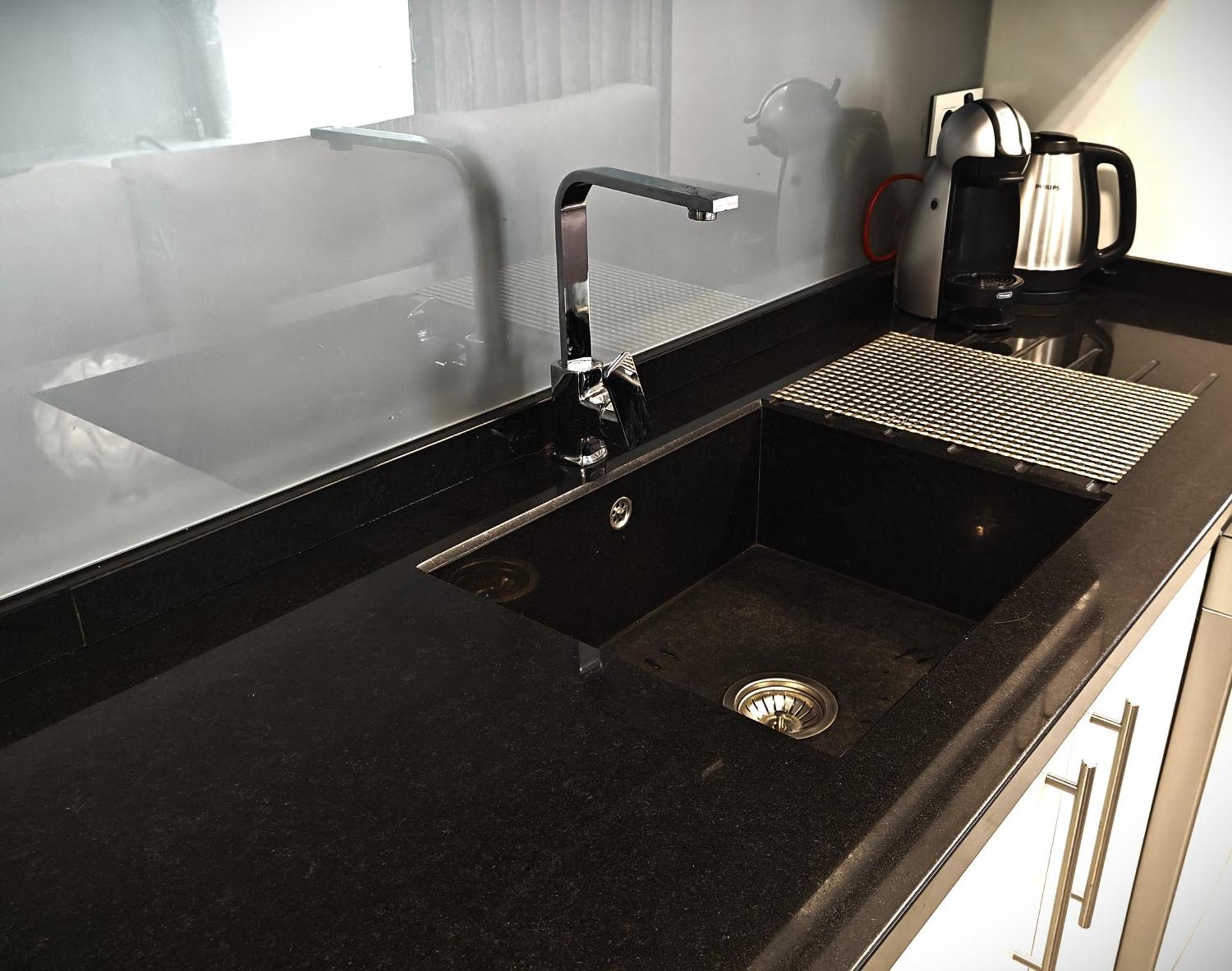 Sun Apartment - 3 Bedrooms, Priv Parking, Pool, Ac, Tv Channels, Fibre Net Лос Кристианос Экстерьер фото