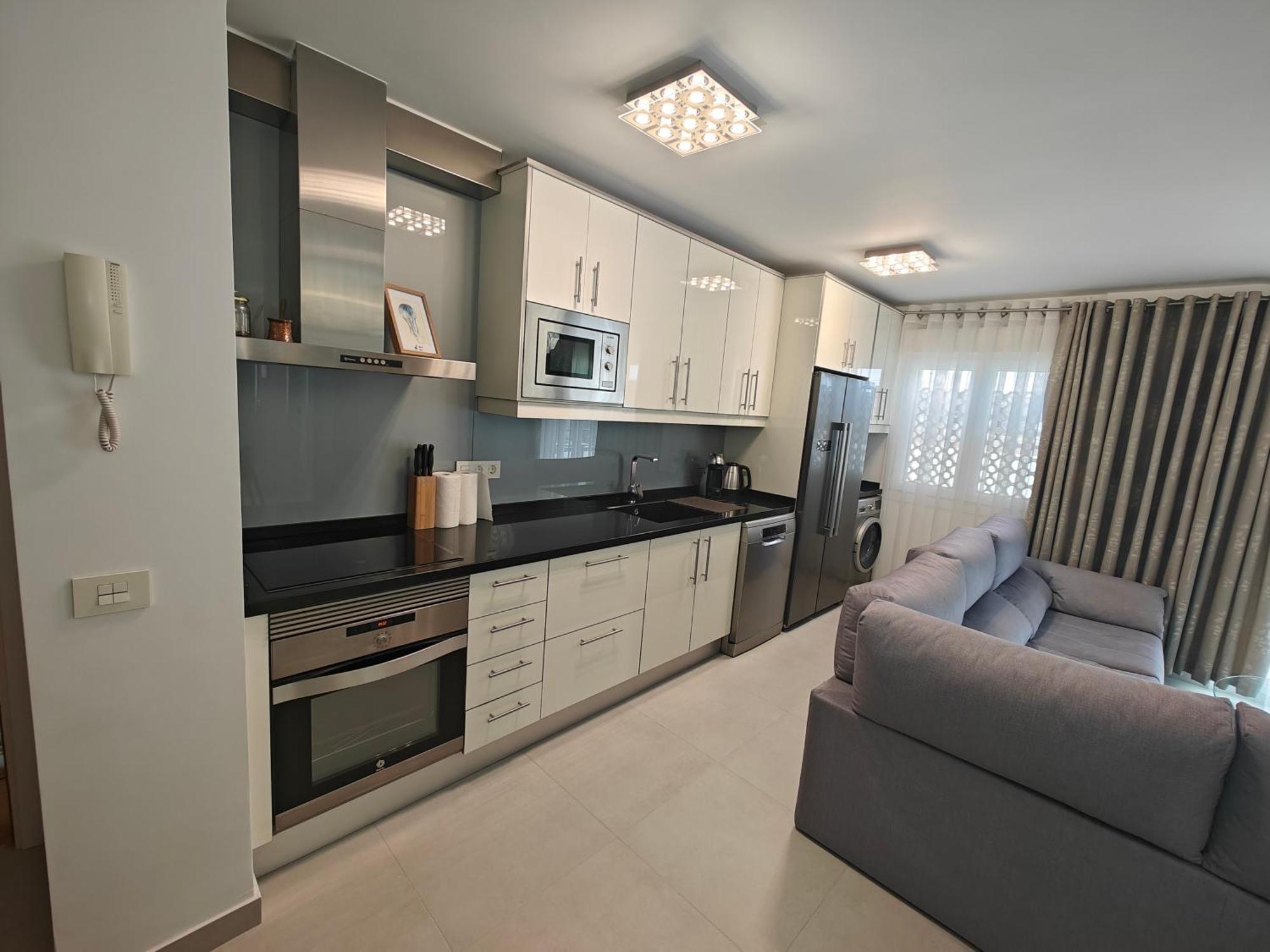 Sun Apartment - 3 Bedrooms, Priv Parking, Pool, Ac, Tv Channels, Fibre Net Лос Кристианос Экстерьер фото